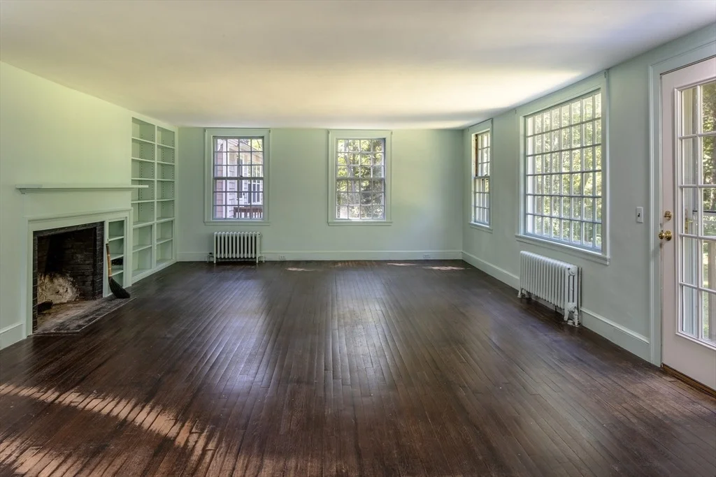 Photo of 92 Front St