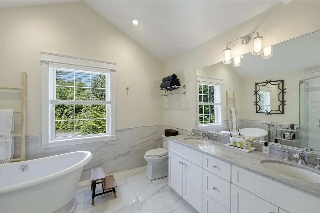 Photo of 12 Crystal Ln
