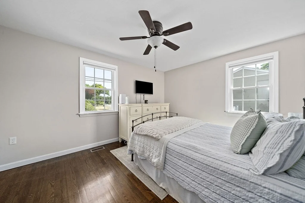 Photo of 33 Bartlett Rd