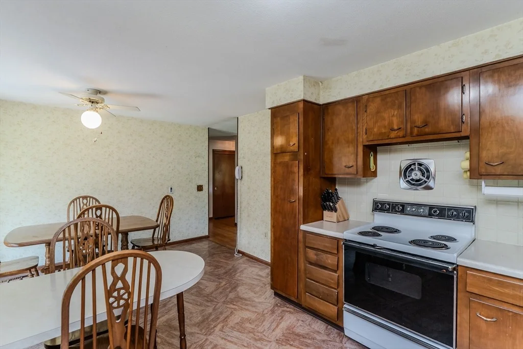 Photo of 8 Meadowbrook Dr