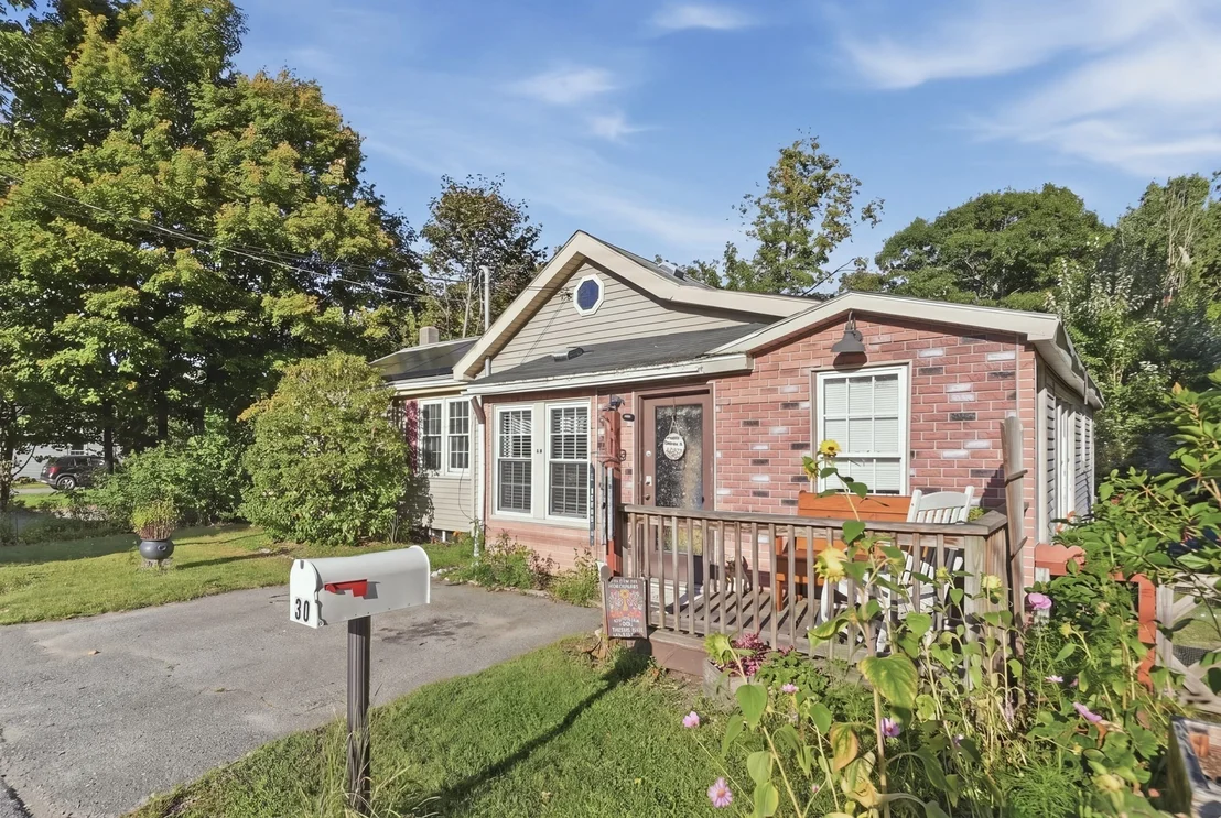 Photo of 30 Baldwinville Road