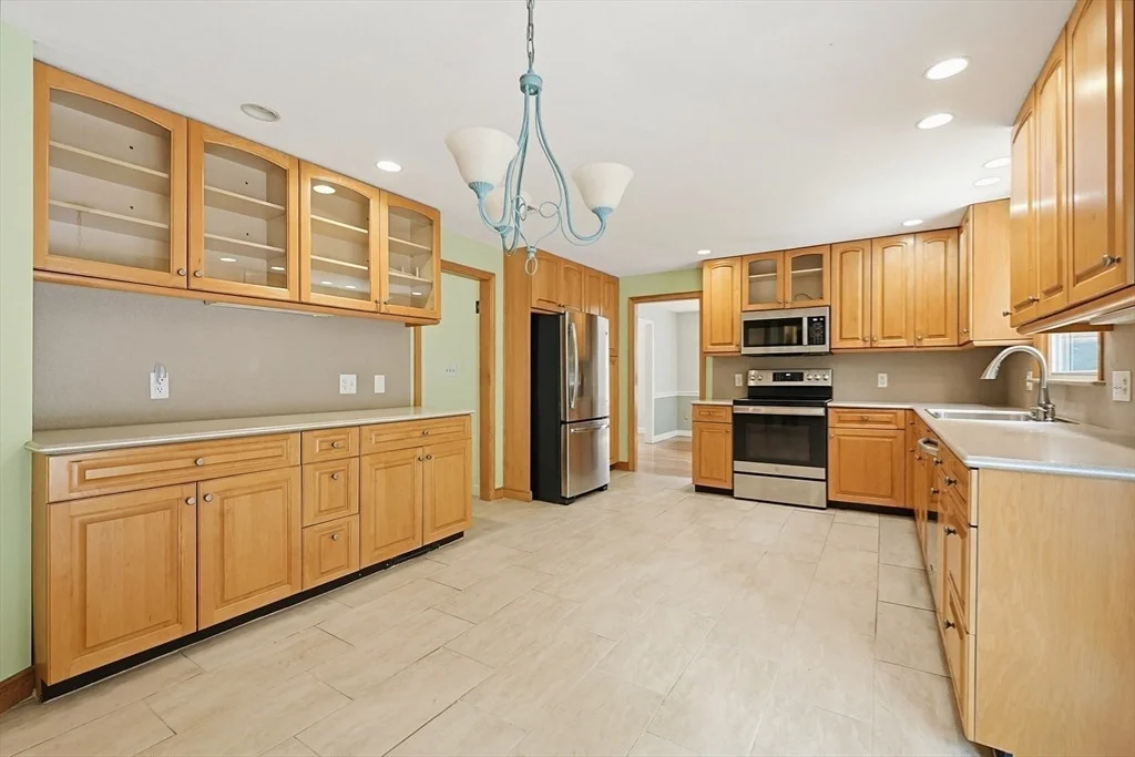 Photo of 7 Cahill Park Dr