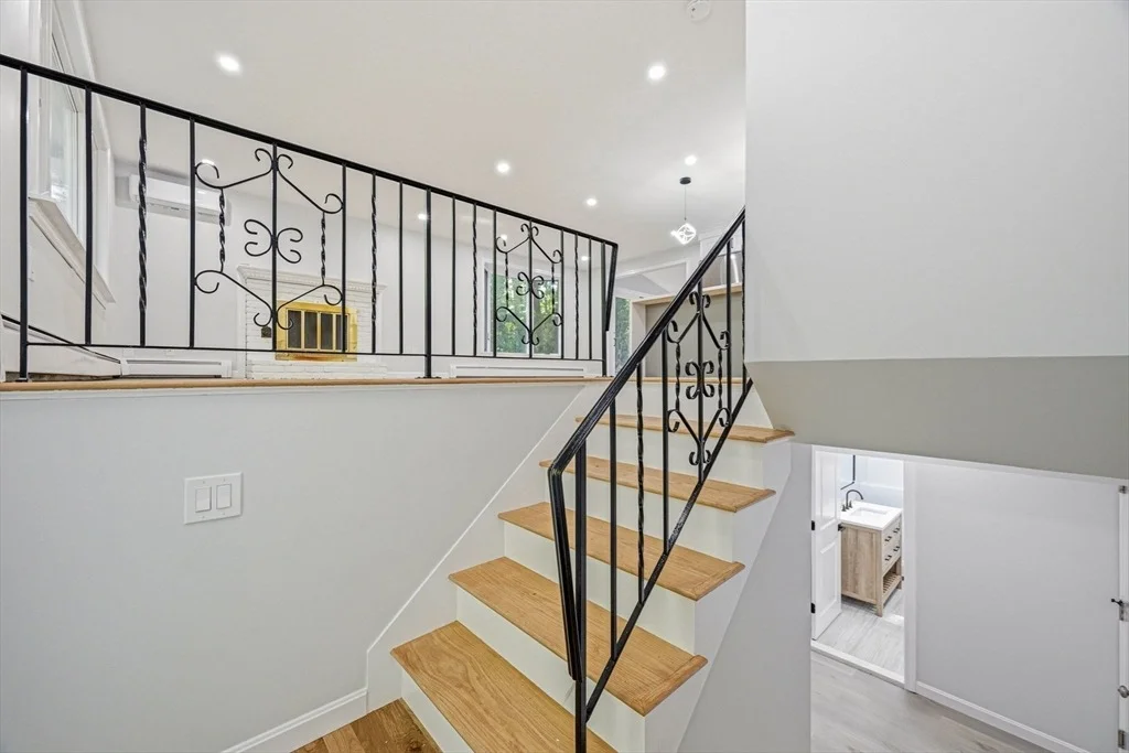 Photo of 7 Hillcrest Dr