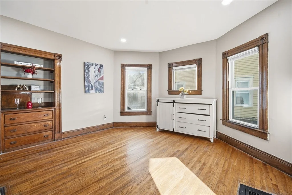 Photo of 106 Amherst St