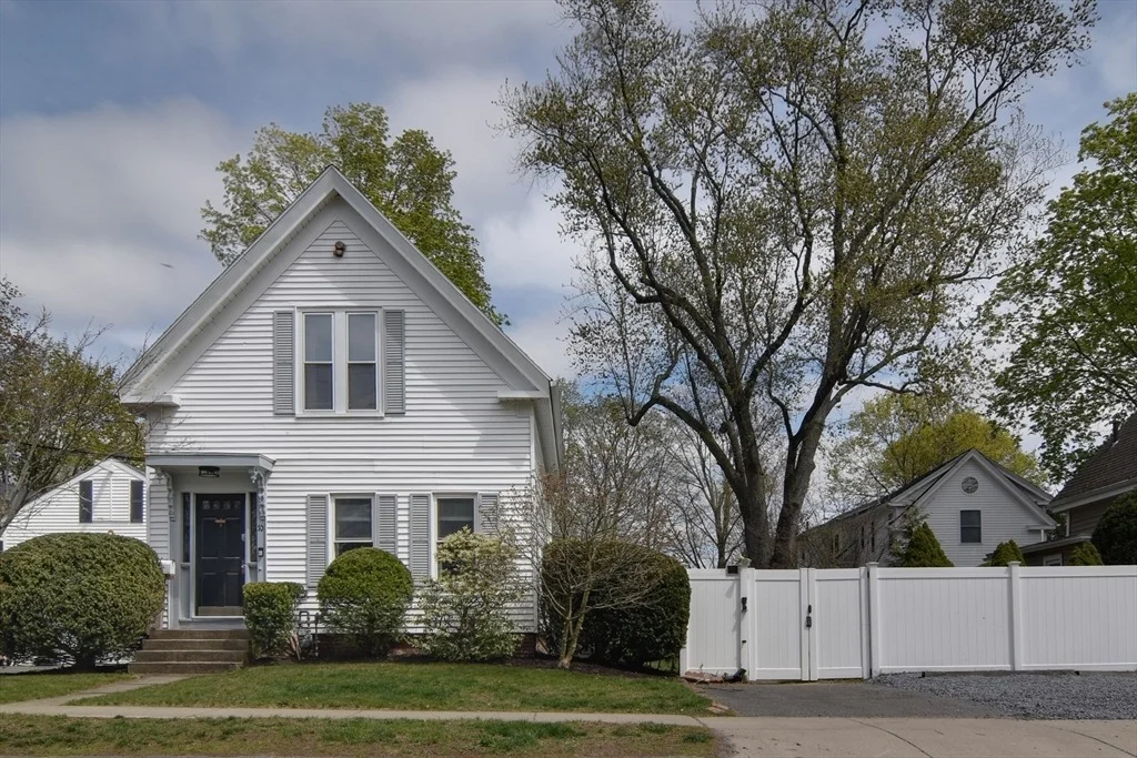 Photo of 10 Forest Ave