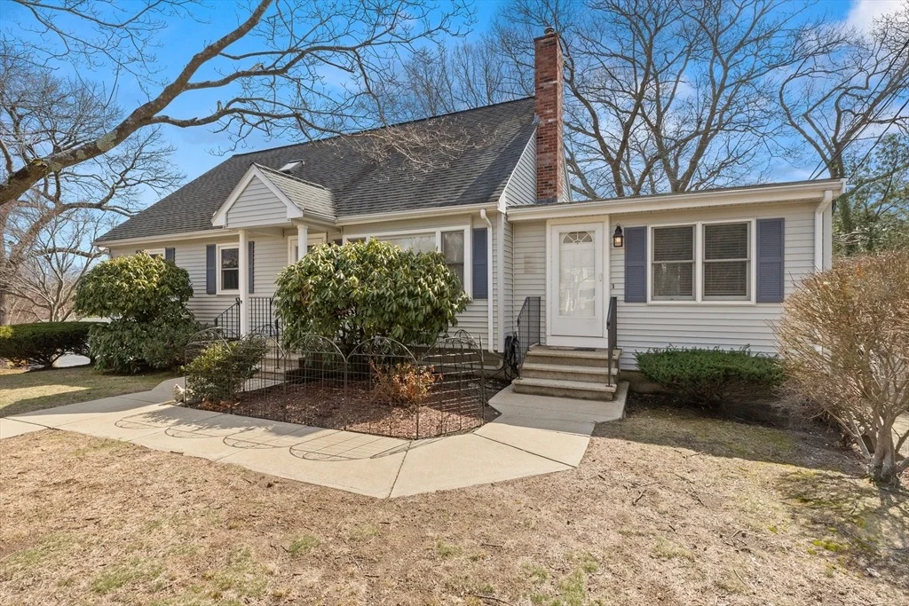 Photo of 44 Sylvanus Wood Ln