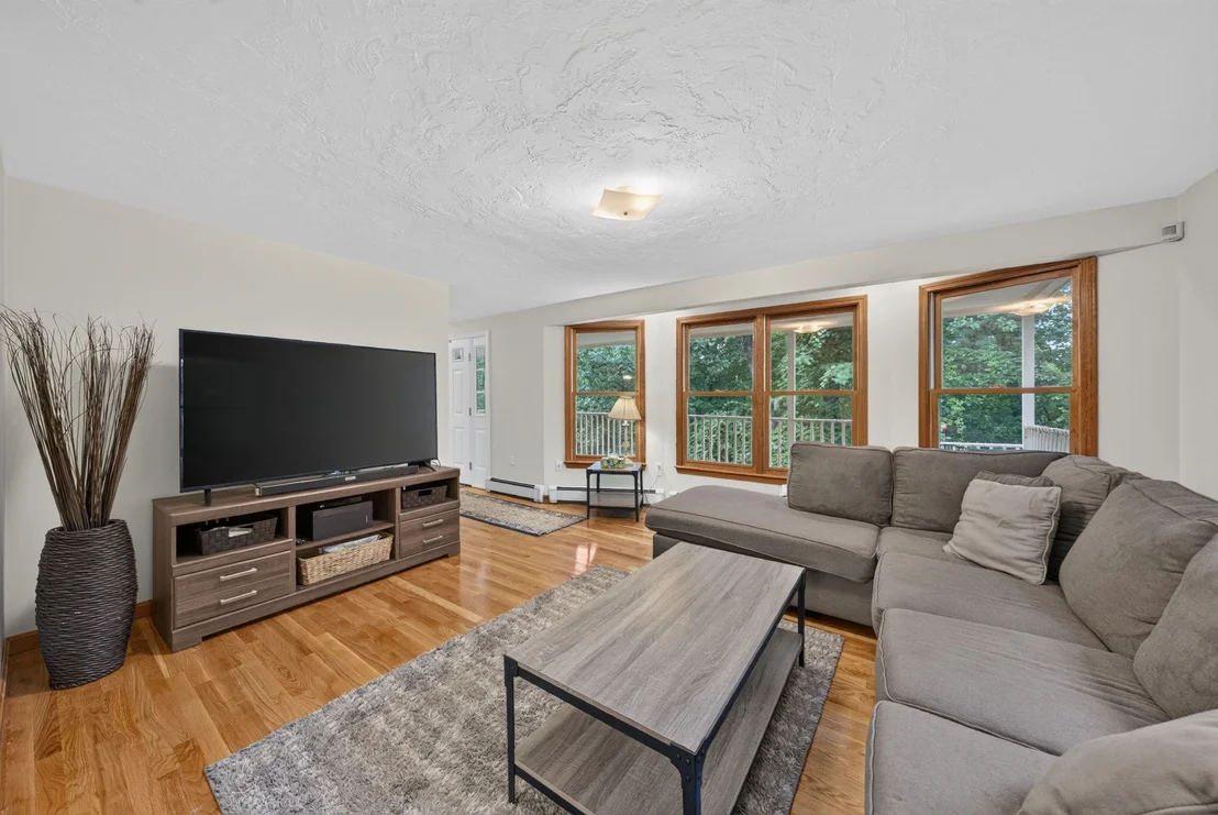 Photo of 10 Fairway Dr