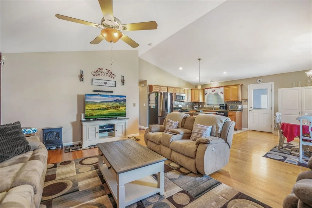 Photo of 33 Commonwealth Ave