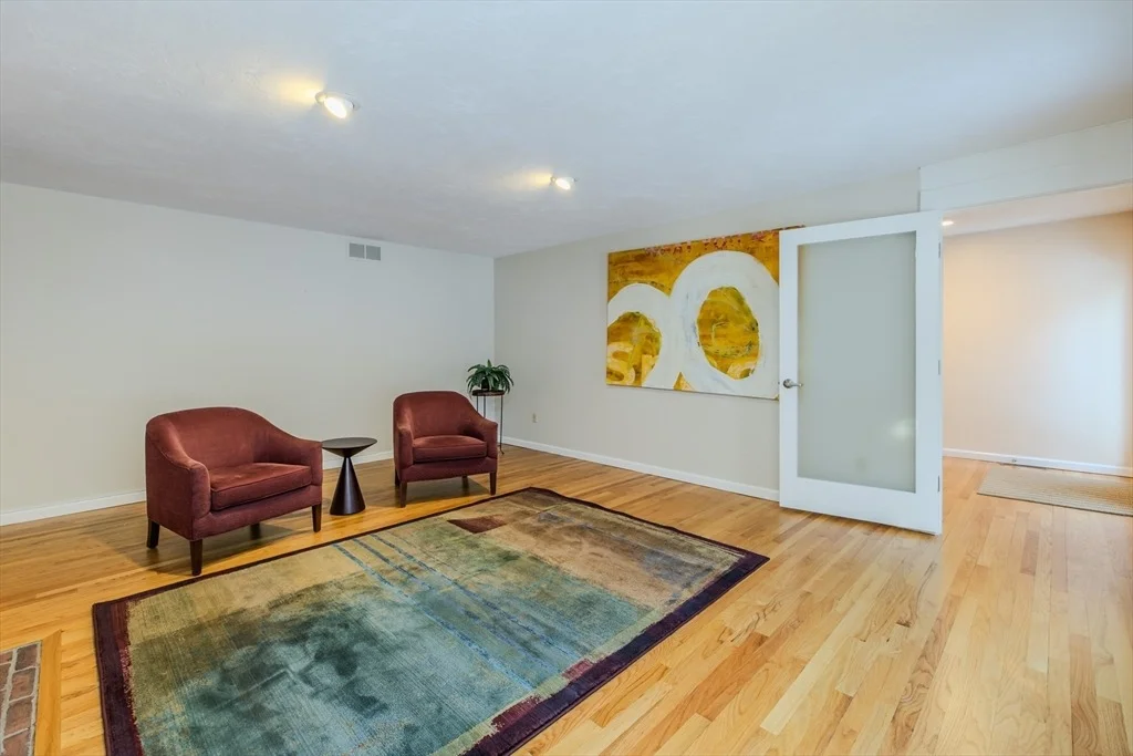 Photo of 481 Old Farm Rd