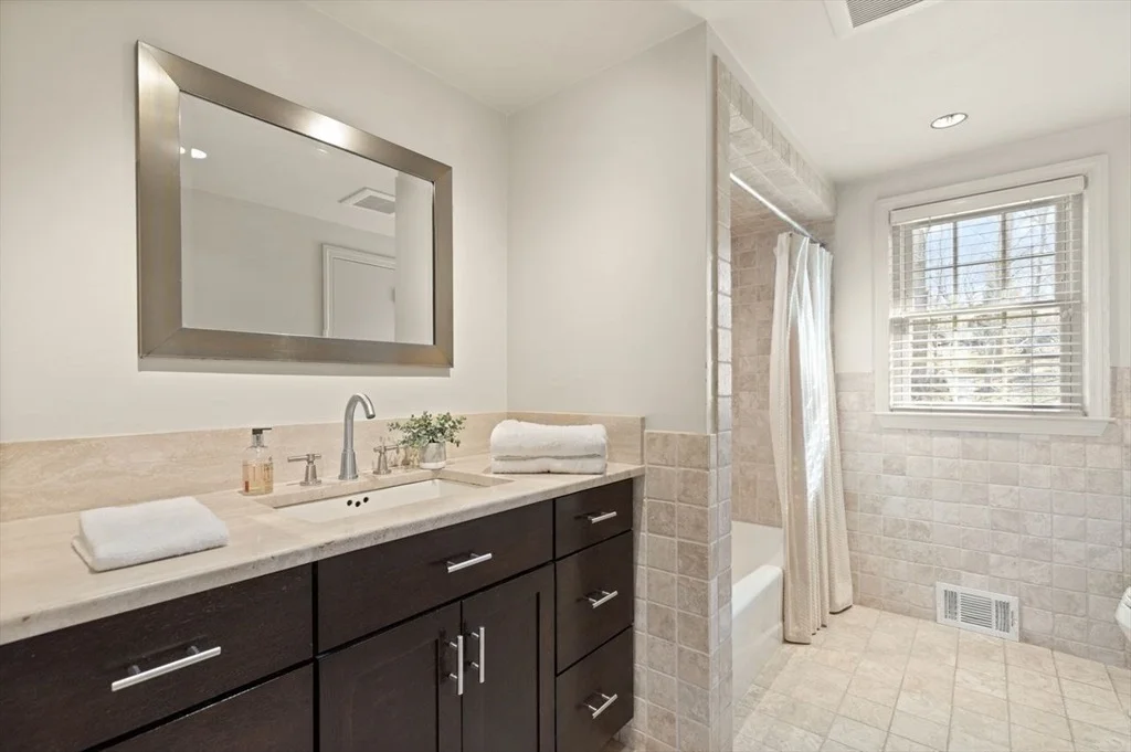 Photo of 76 Walnut St