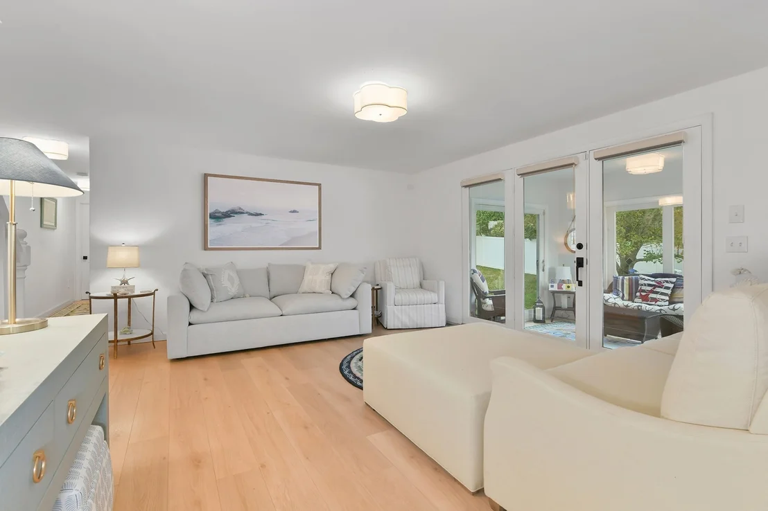 Photo of 7 Oxford Dr