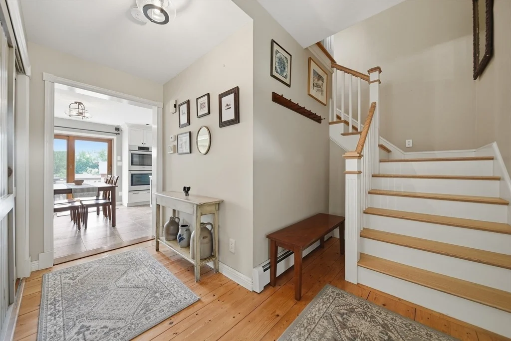 Photo of 1394 Main St
