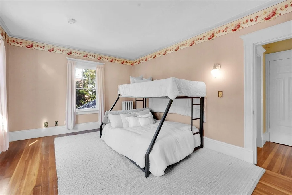 Photo of 32 Spruceland Ave