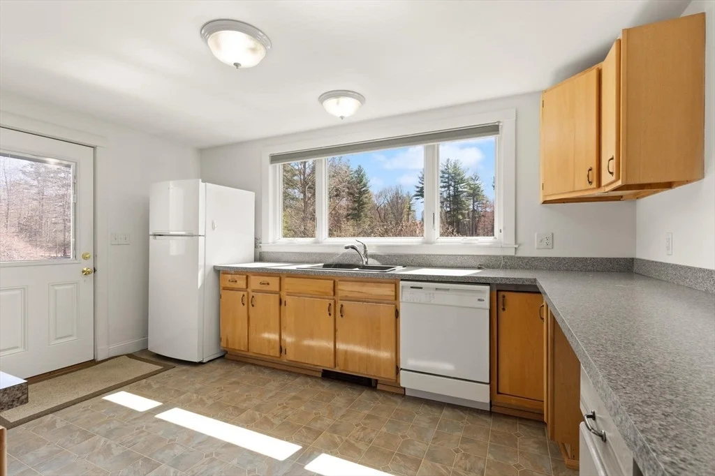 Photo of 100 Parmenter Rd