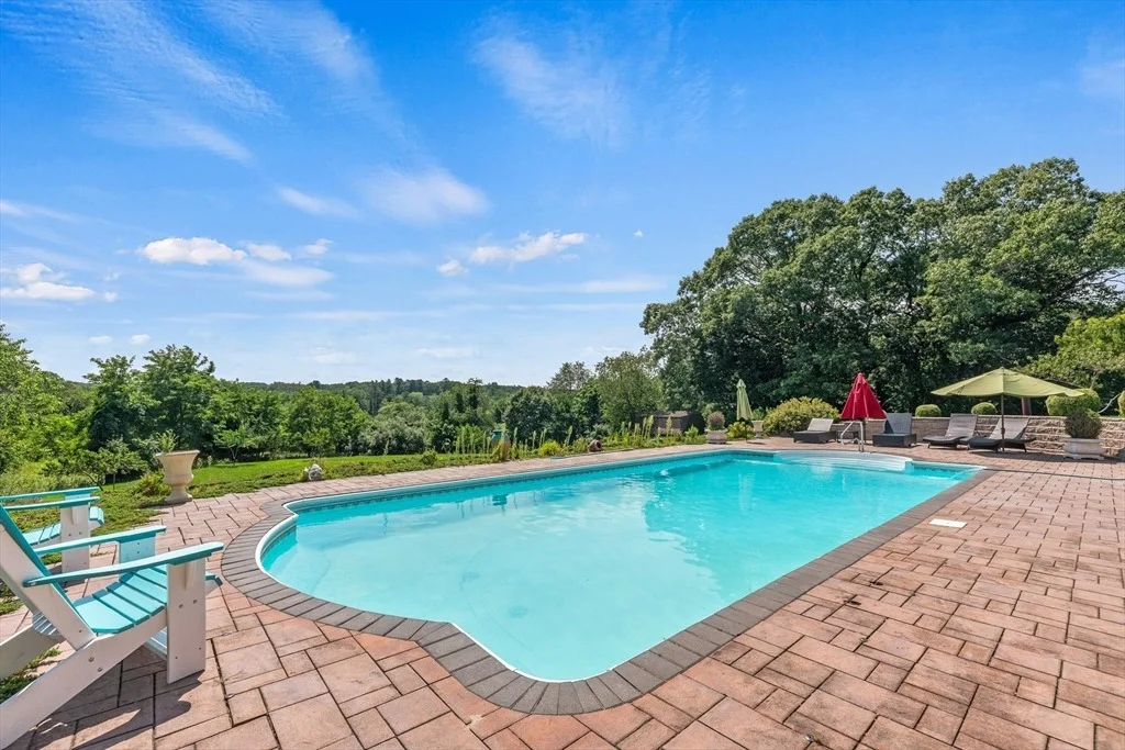 Photo of 385 Scott Rd