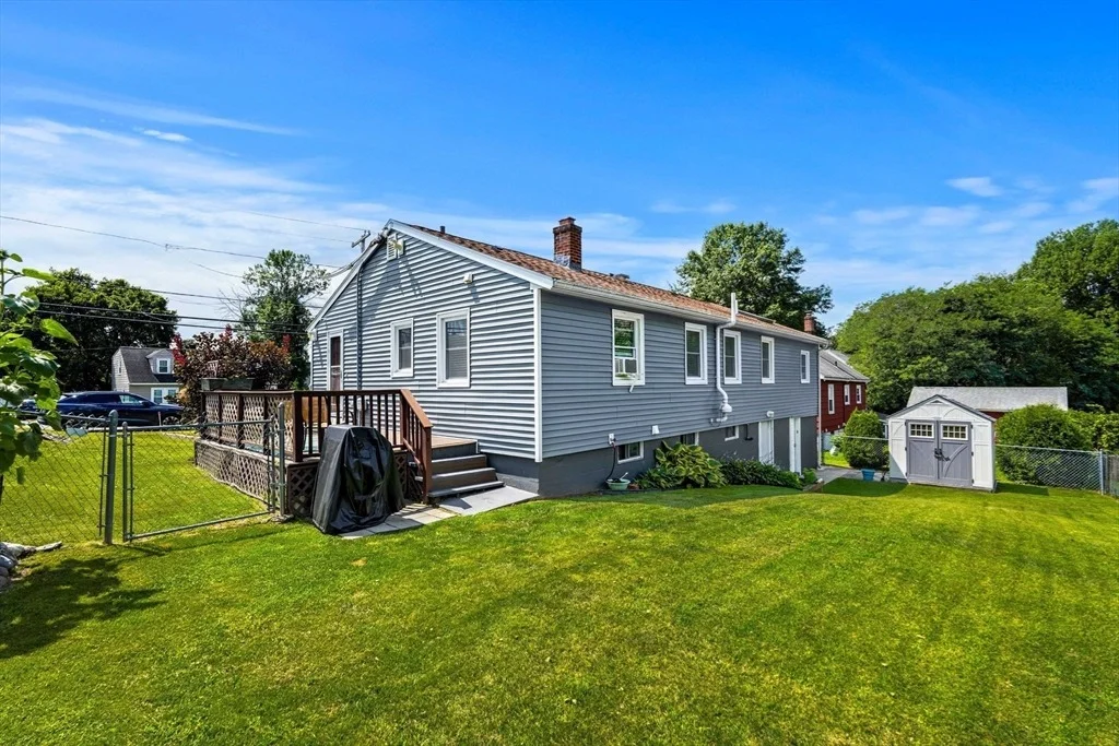Photo of 905 Riverside Dr