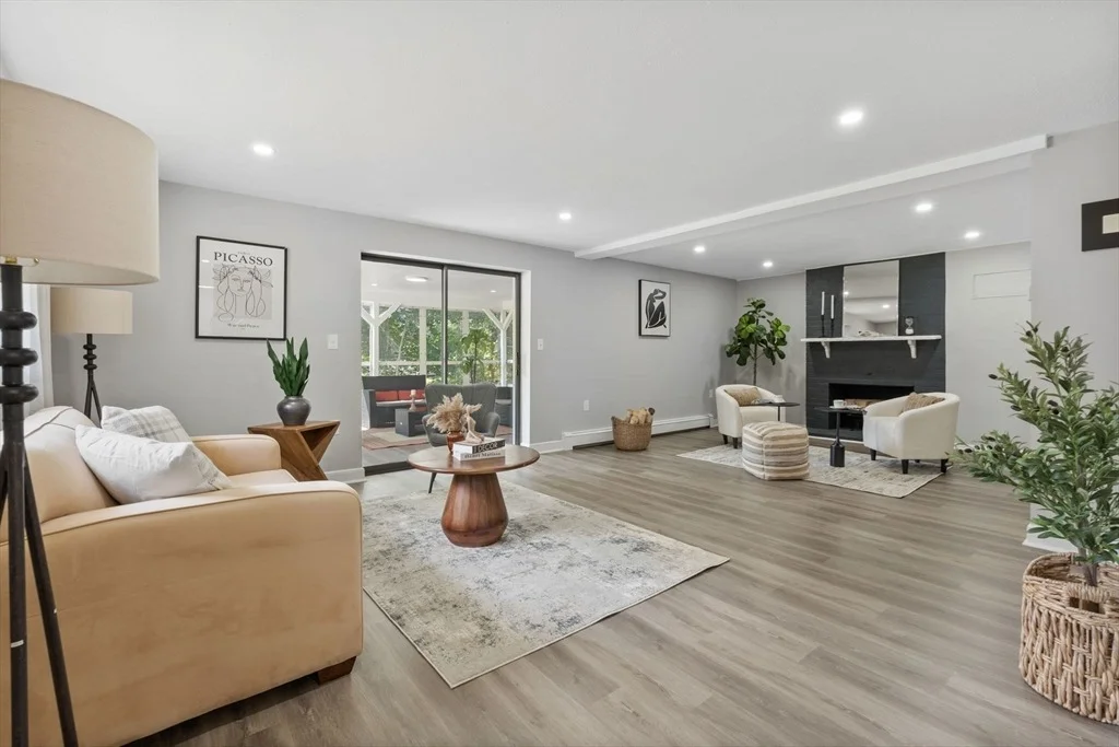 Photo of 2 Clover Cir