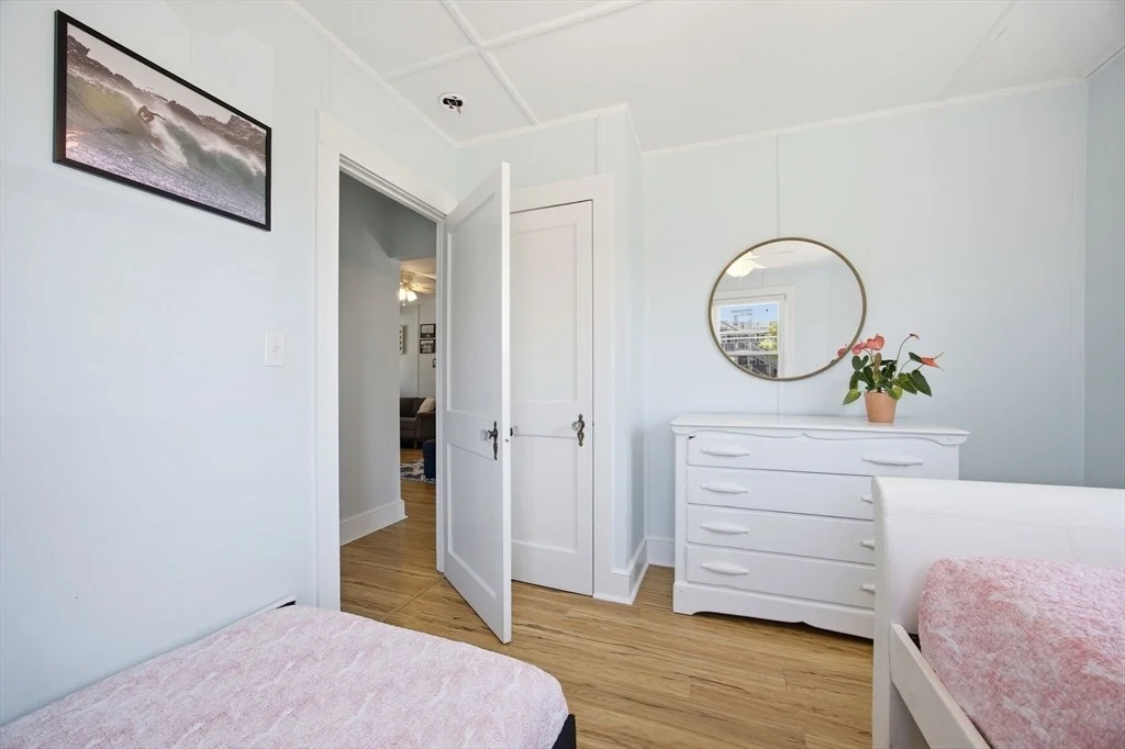 Photo of 10 W Street