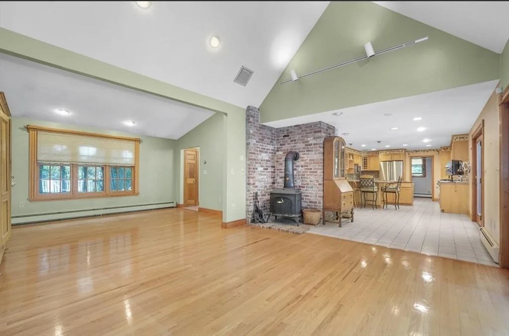 Photo of 10 Lorraine Cir