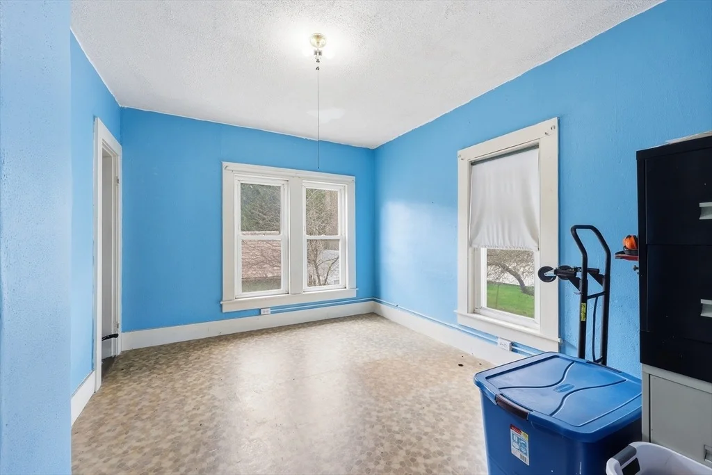 Photo of 84 Middlefield Rd