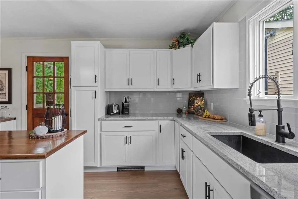 Photo of 822 Hardwick Rd