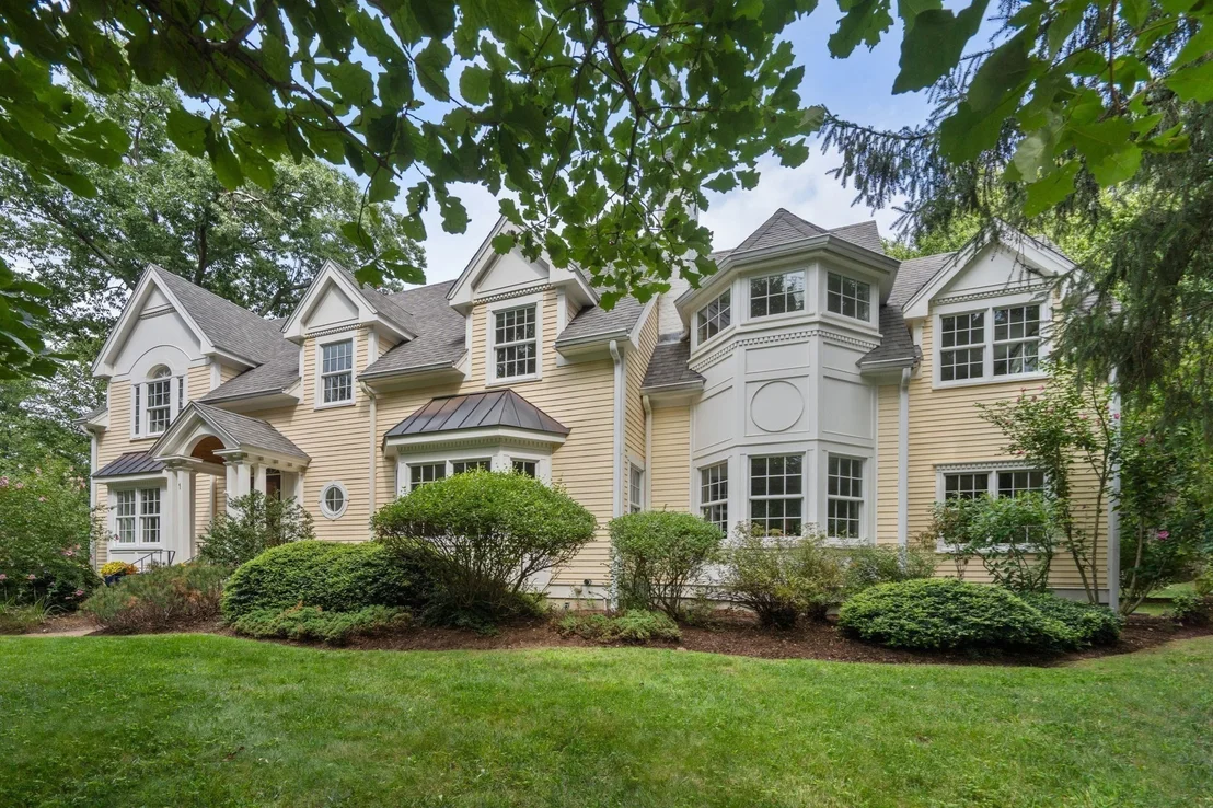 Photo of 1 Kenilworth Circle
