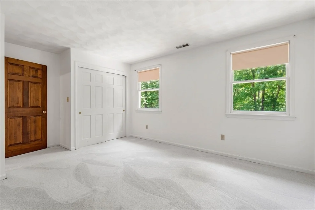Photo of 18 Equestrian Dr