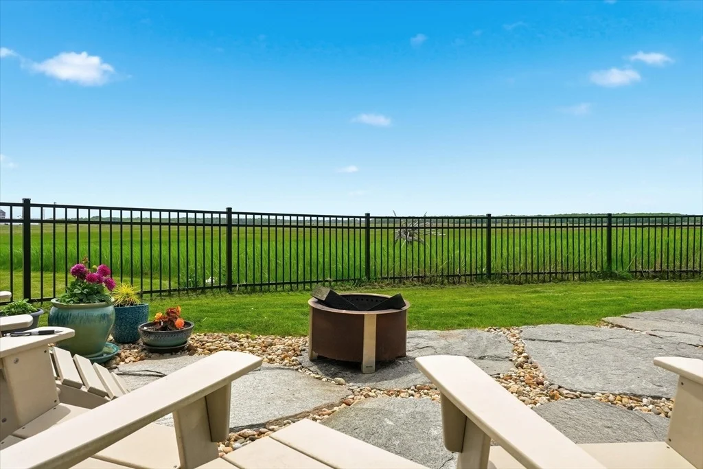 Photo of 349 N End Blvd