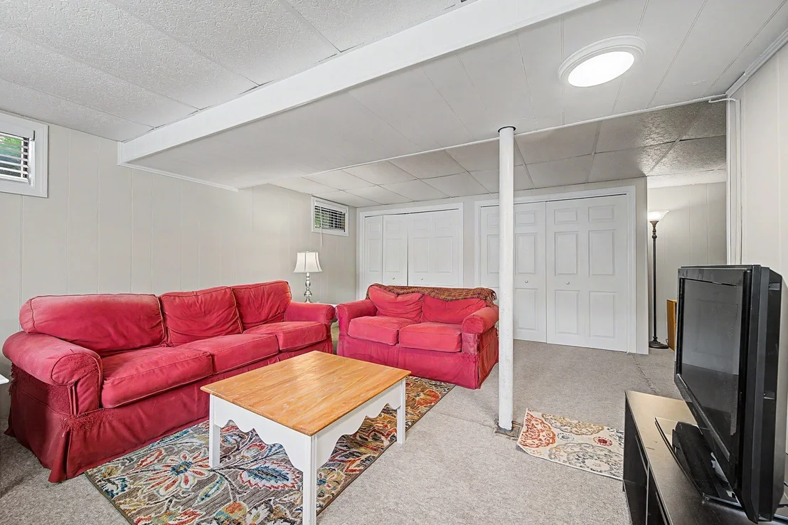 Photo of 592 Pond St