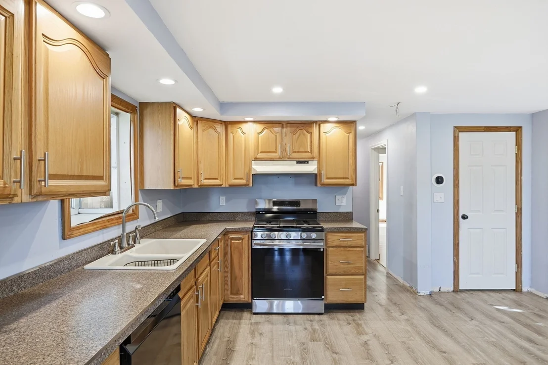 Photo of 141 Long Pond Dr