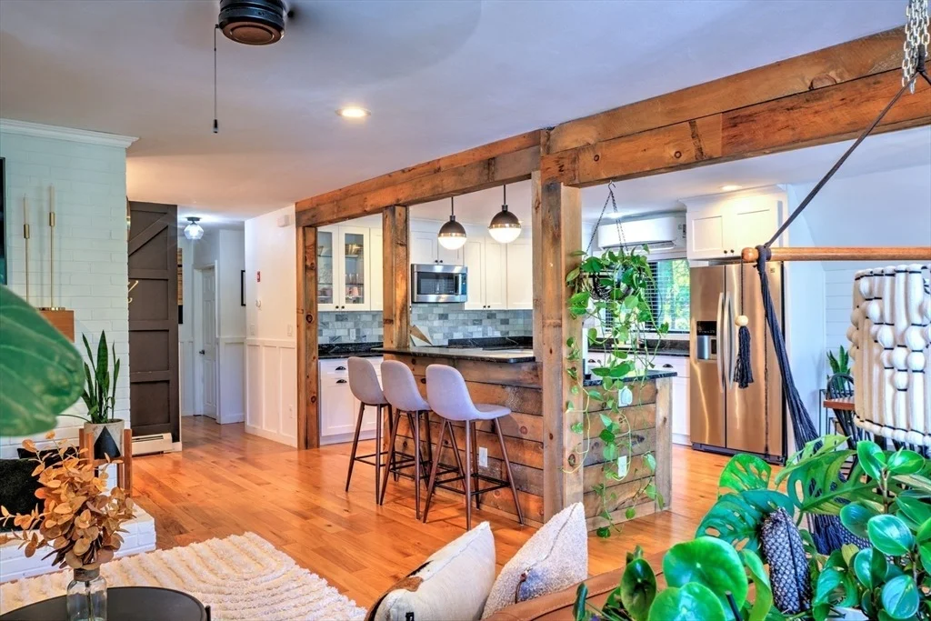 Photo of 8 Sandy Beach Rd