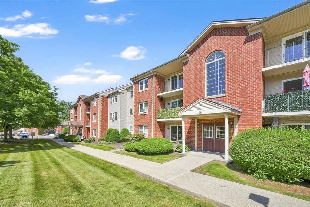 Photo of Unit J at 16 Maple Crest Cir