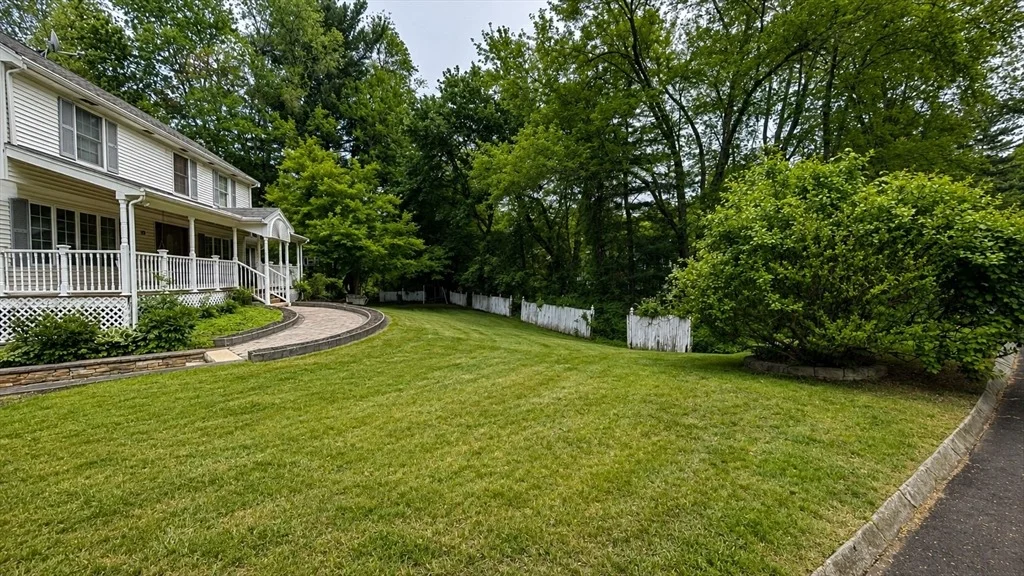 Photo of 19 Hideaway Ln