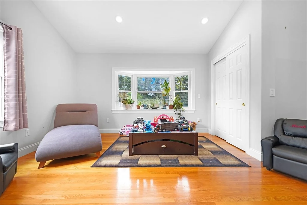 Photo of 489 Main St