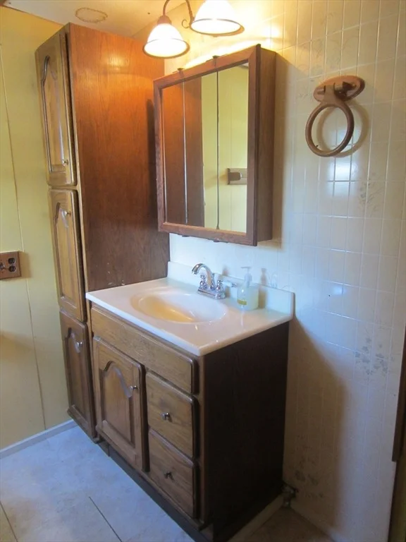 Photo of 8 Kristen Ln