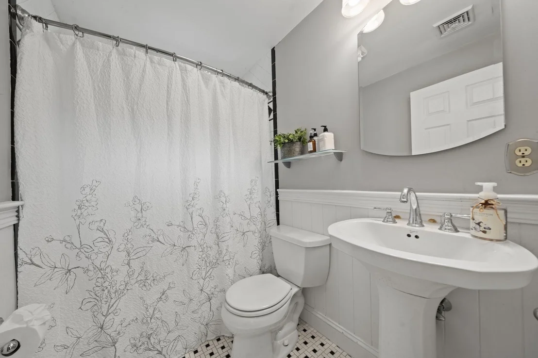 Photo of 102 Oak Ridge Drive