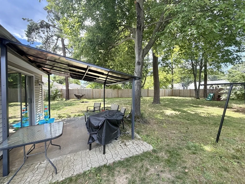 Photo of 412 Island Pond Rd