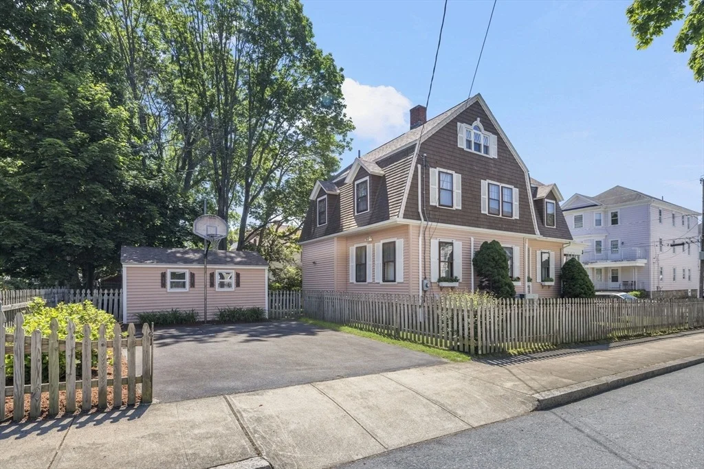 Photo of 956 Maple St