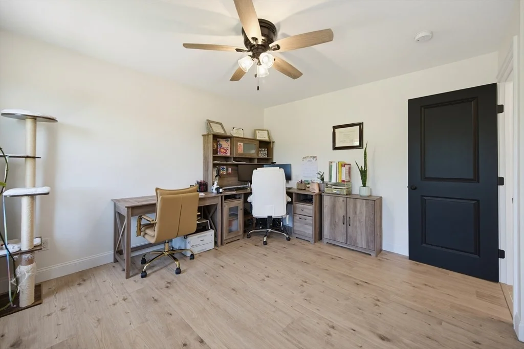 Photo of 1479 Main St