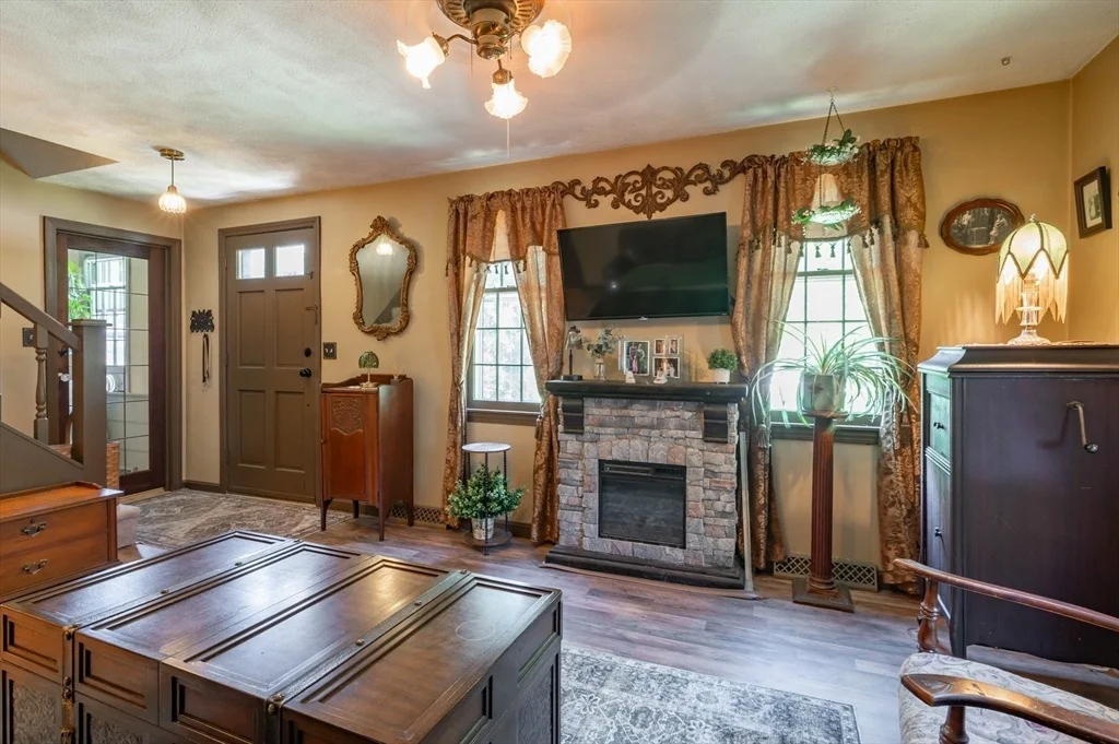 Photo of 25 Hickory Drive