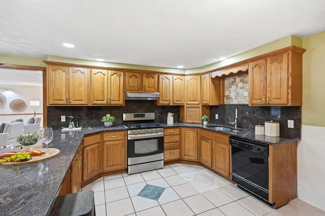 Photo of 17 Pathwood Ave