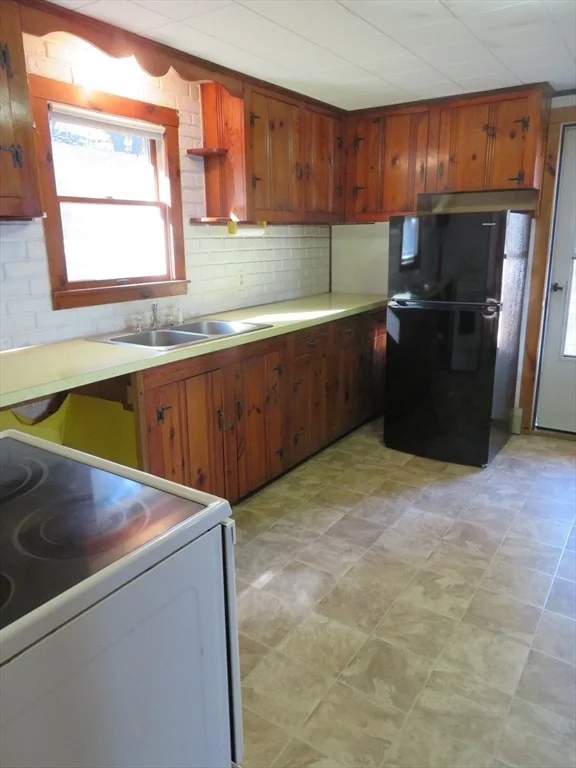 Photo of 103 King Philip Rd