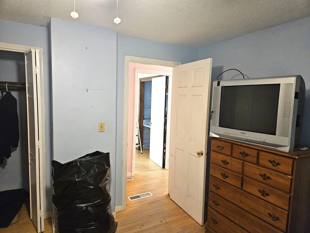 Photo of 405 Cooper Hill Rd