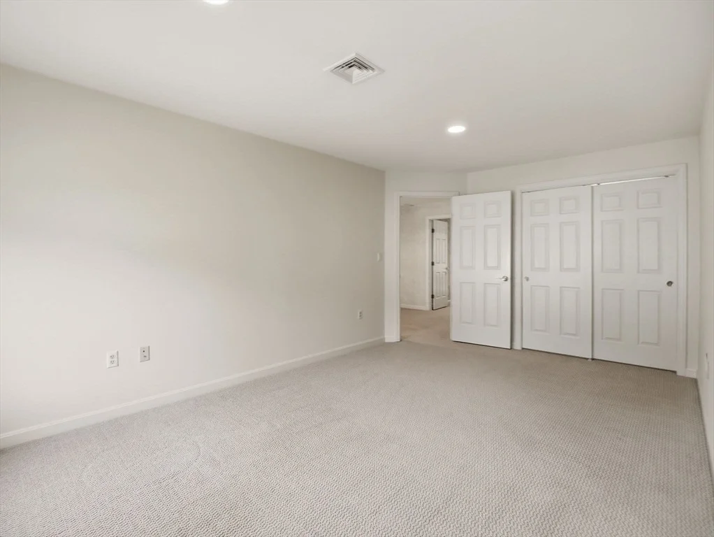 Photo of Unit 3901 at 3901 Knightsbridge Close