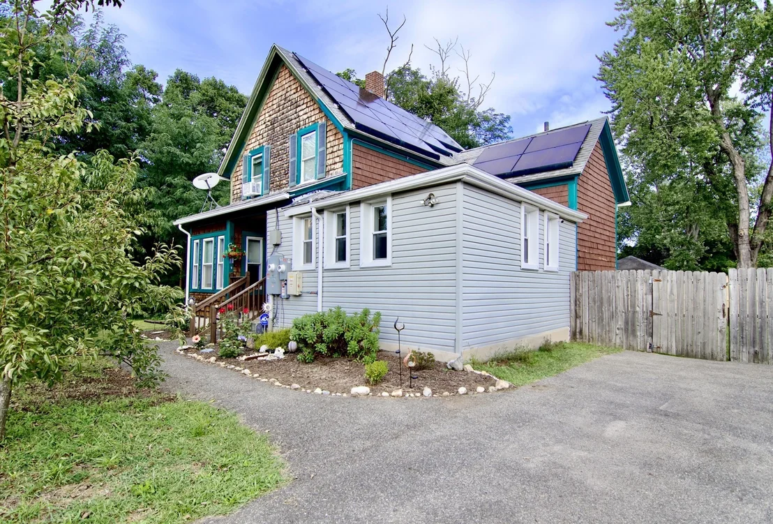 Photo of 35 Thayer Ave