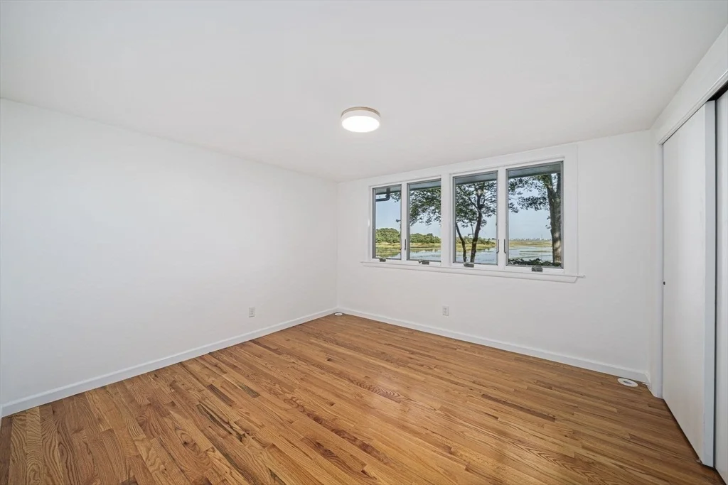 Photo of 110 Damon's Point Road