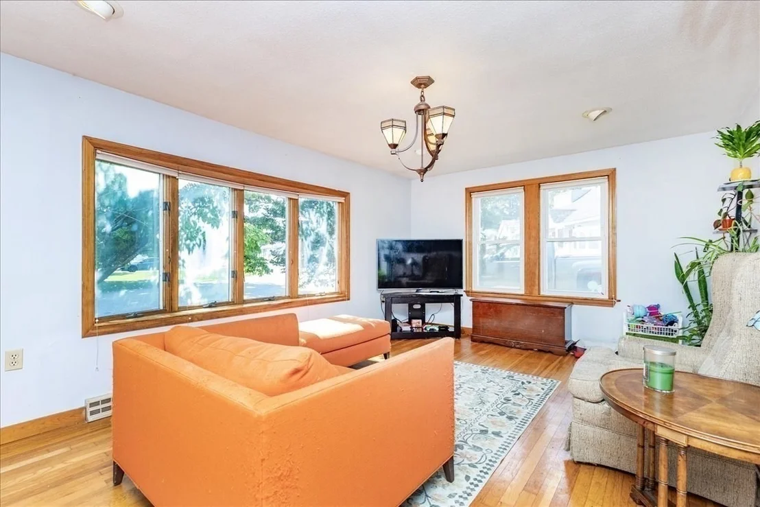 Photo of 43 Crestwood Cir