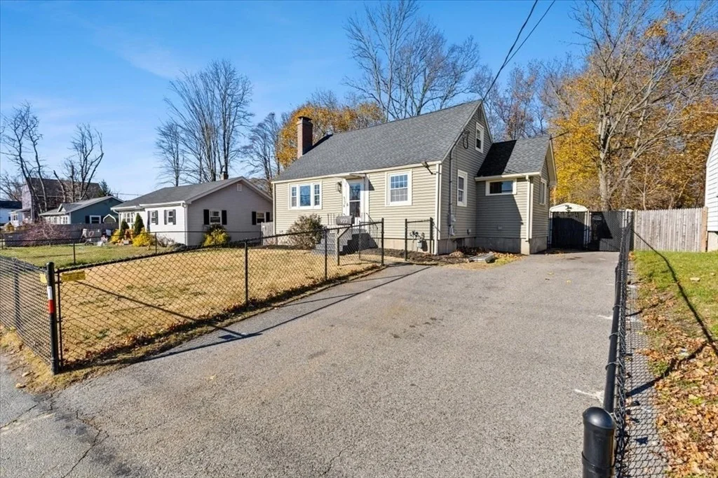 Photo of 922 Centre St