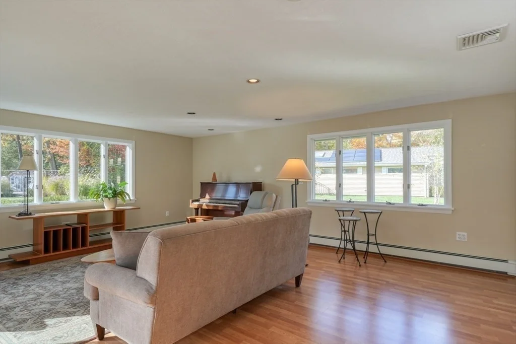 Photo of 36 Ruthellen Rd