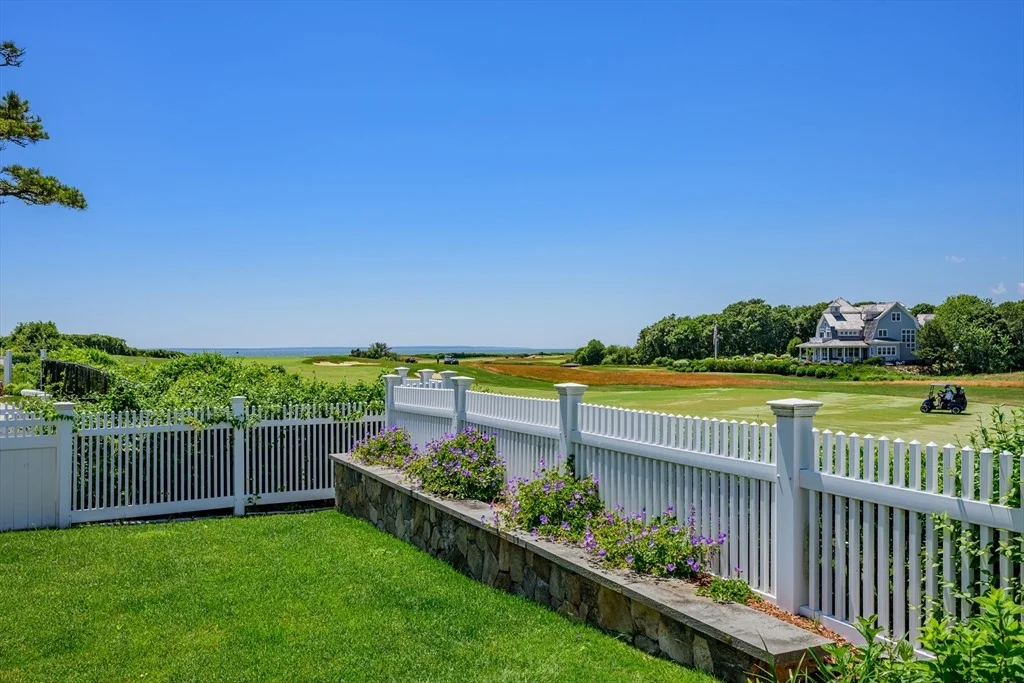 Photo of 129 Shore Dr W